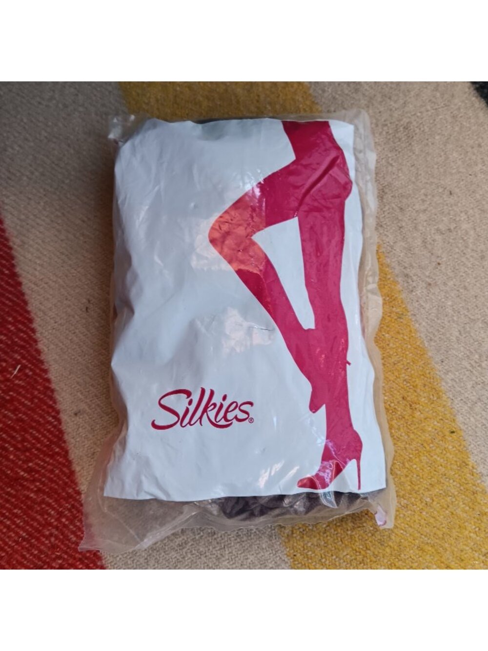 XL Silkies Shapely Perfection Control Top Tights queen taupe 010505